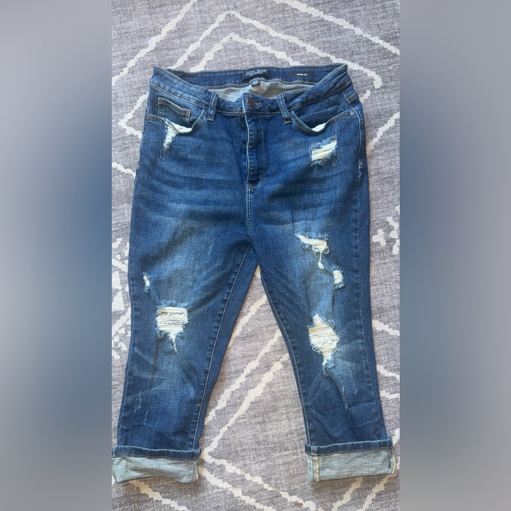 Judy Blue Distressed High Rise Capri
